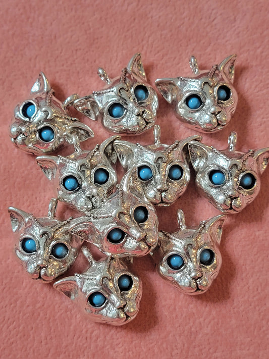 Blue-eyed Silver Cat Head Pendant